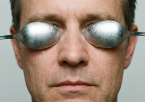 The 30-Second “Eye Reset”: How High-Performers Erase Fatigue Before a Keynote