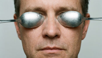 The 30-Second “Eye Reset”: How High-Performers Erase Fatigue Before a Keynote